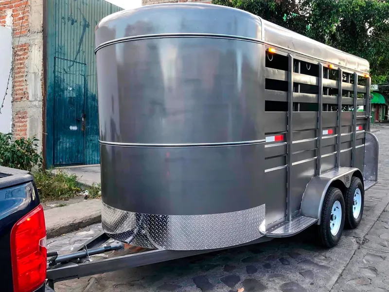 Remolque porta Caballos